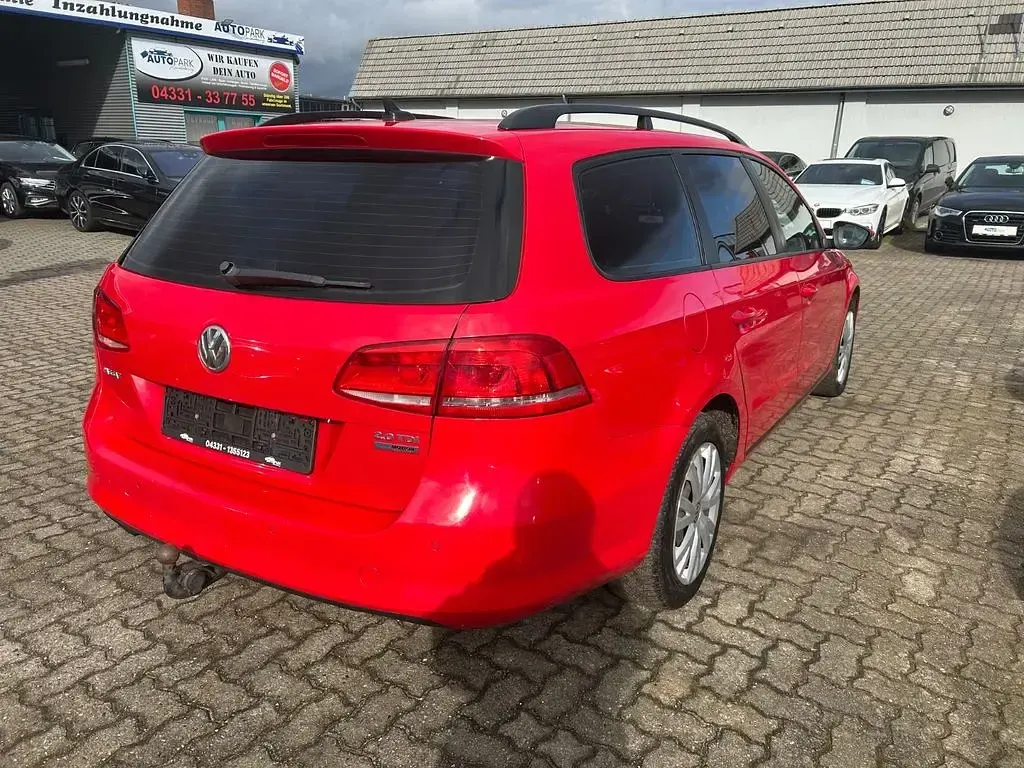 Second-hand VW Passat Trendline 140 CP (102 kW) 2012 Roșu Break