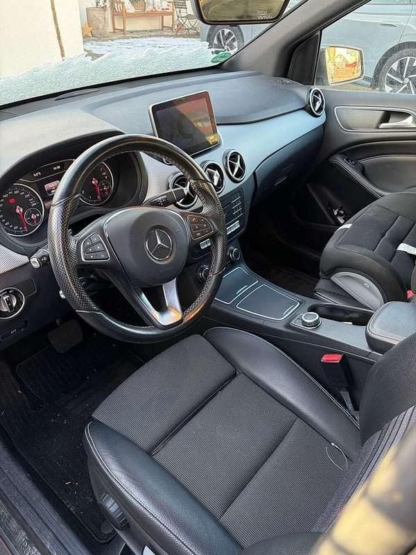 Gebraucht Mercedes B180 122 PS (89 kW) 2015 Grau Van / Kleinbus