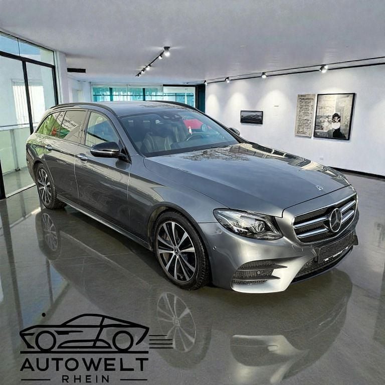 Grau Gebraucht 2019 Mercedes E350 AMG Kombi | 29.990 € (Guter Preis) - Bild 1/4