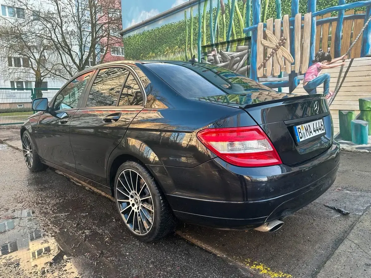 Second-hand Mercedes C200 AMG line 184 CP (135 kW) 2008 Negru Berlinǎ