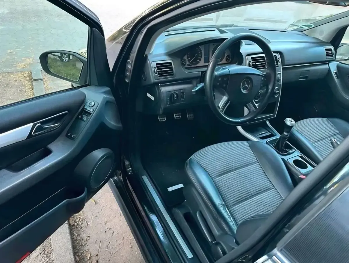 Gebraucht Mercedes B180 109 PS (80 kW) 2007 Schwarz Van / Kleinbus