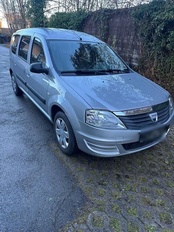 Grau Gebraucht 2010 Dacia Logan Kombi | 2.400 € (Fairer Preis) - Bild 1/4