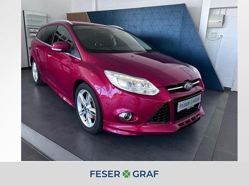 Rot Gebraucht 2014 Ford Focus Titanium Kombi | 8.990 € (Teuer) - Bild 1/4