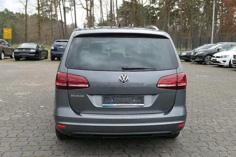 Gebraucht VW Sharan Highline 150 PS (110 kW) 2021 Grau Van / Kleinbus