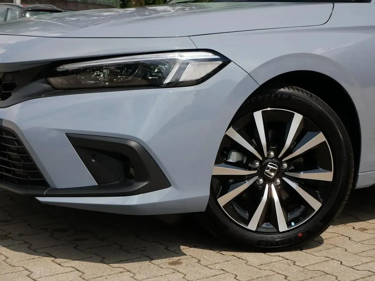 Neu Honda Civic Elegance 184 PS (135 kW) 2026 Sonic grey pearl Limousine