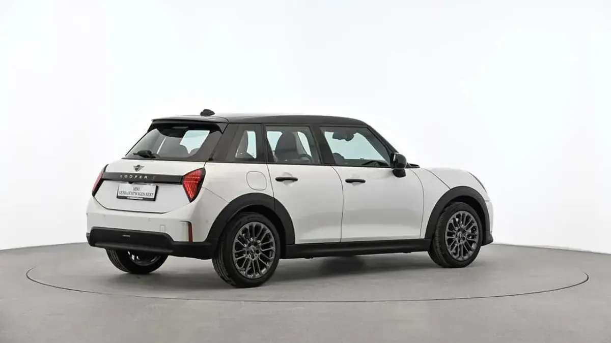 Używany Mini Cooper S Classic 204 KM (150 kW) 2024 Biały Hatchback