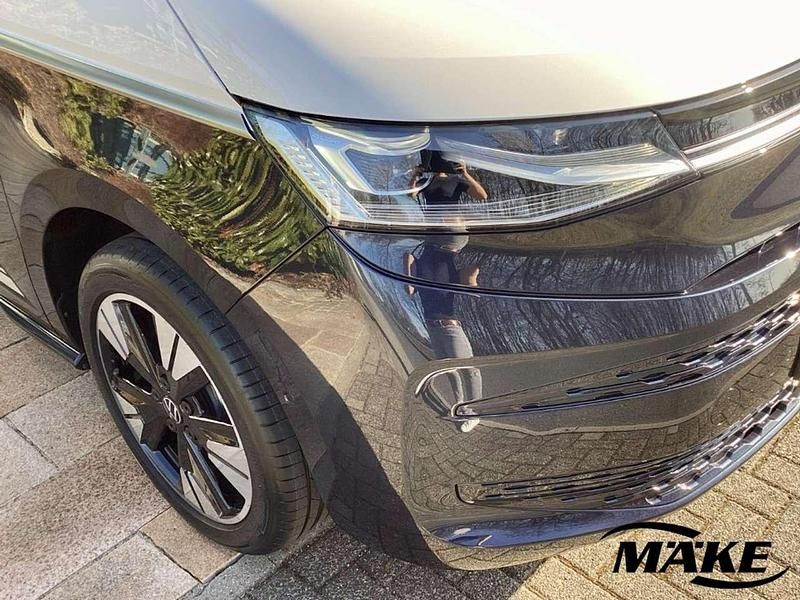 Neu VW Multivan 150 PS (110 kW) 2026 Candyweiß/ starlight blue met Van