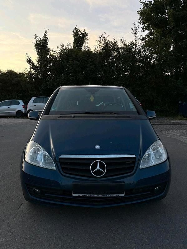 Blau Gebraucht 2009 Mercedes A160 Kleinwagen | 2.000 € (Fairer Preis) - Bild 1/4