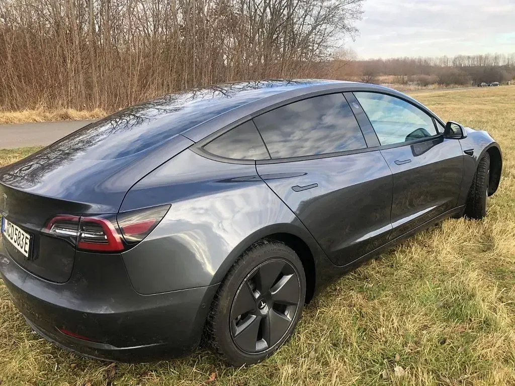 Usado Tesla Model 3 Standard Range Plus 225 kW (306 CV) 2021 Gris Berlina