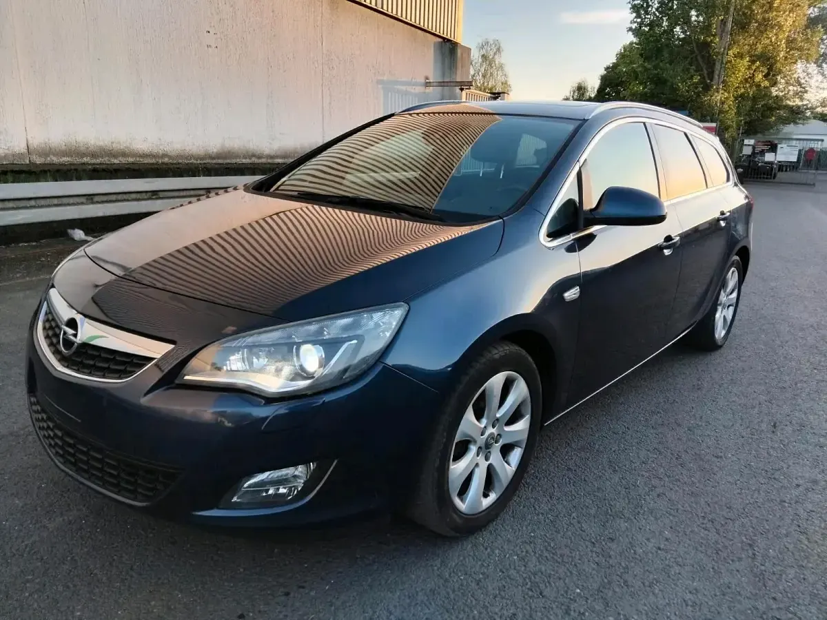Gebraucht Opel Astra Sport 179 PS (131 kW) 2012 Blau Kombi
