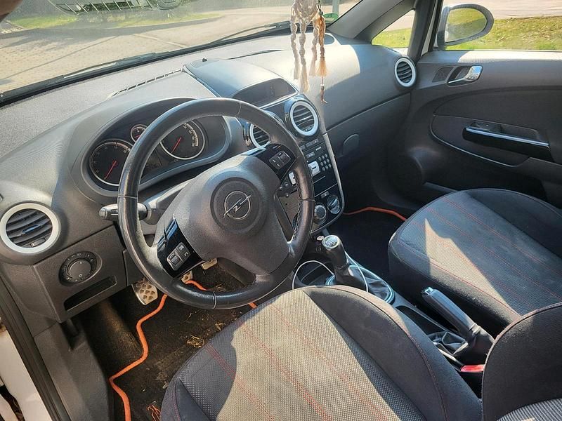 Gebraucht Opel Corsa Edition 85 PS (62 kW) 2009 Andere farben Kleinwagen