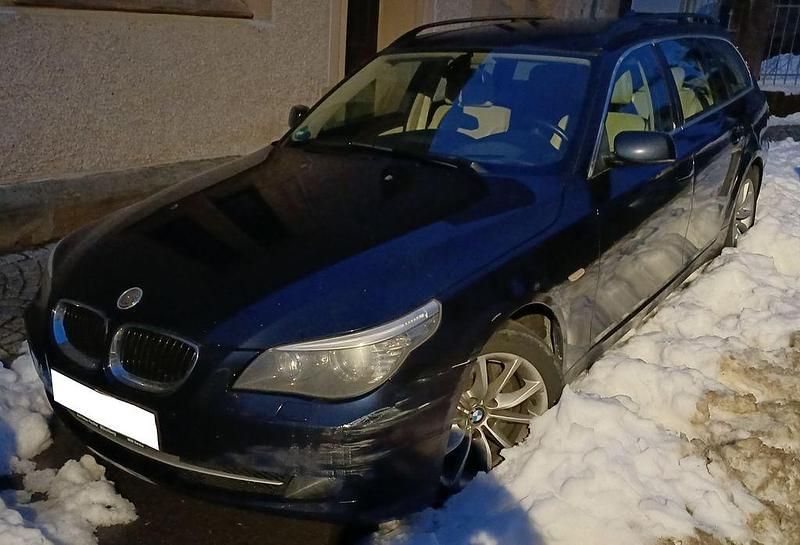 Gebraucht BMW 530 235 PS (172 kW) 2008 Blau Kombi