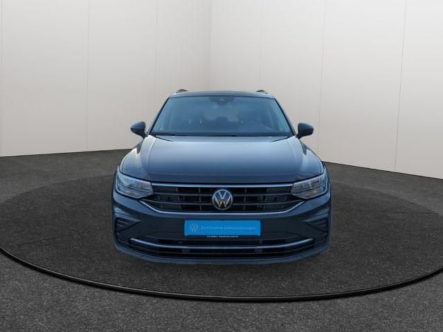 Gebraucht VW Tiguan Life 150 PS (110 kW) 2023 Grau SUV
