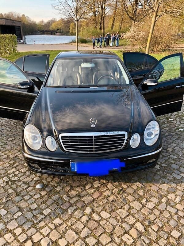 Schwarz Gebraucht 2006 Mercedes E200 Limousine | 4.800 € (Guter Preis) - Bild 1/4