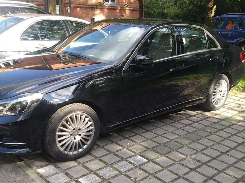 Gebraucht Mercedes E200 Elegance 184 PS (135 kW) 2015 Schwarz Limousine