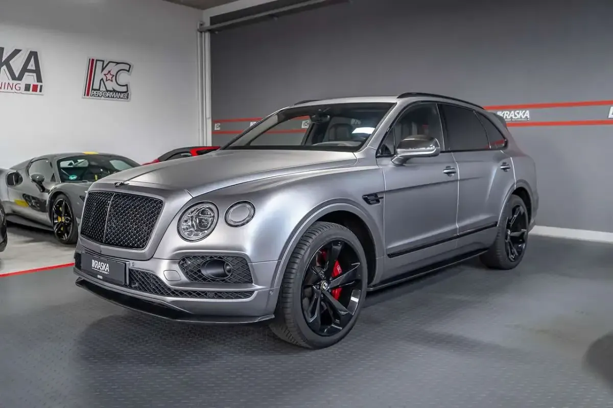 Gebraucht Bentley Bentayga 549 PS (403 kW) 2019 Sonderlackierung light grey satin SUV