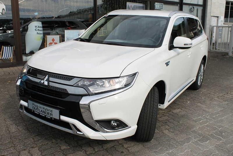 Weiß Gebraucht 2021 Mitsubishi Outlander P-HEV Basis SUV | 21.900 € (Fairer Preis) - Bild 1/4