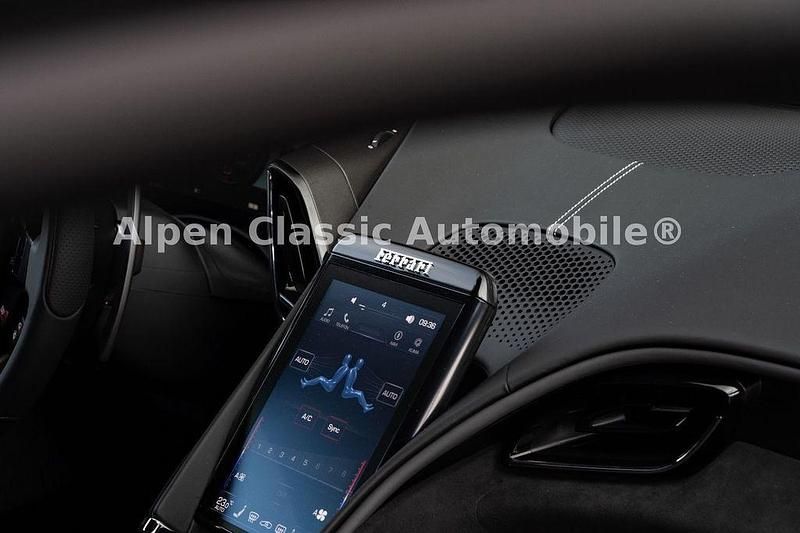 Gebraucht Ferrari Roma 620 PS (456 kW) 2023 Grigio titanio Coupé