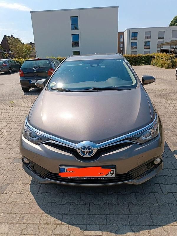 Braun Gebraucht 2016 Toyota Auris Edition-S Limousine | 13.000 € (Fairer Preis) - Bild 1/3