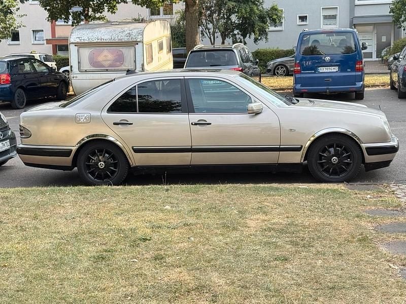 Gebraucht 1996 Mercedes E230 Limousine | 1.850 € (Fairer Preis) - Bild 1/4
