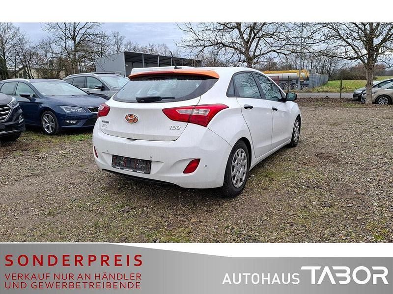 Gebraucht Hyundai i30 Classic 99 PS (72 kW) 2013 Creamy white Limousine