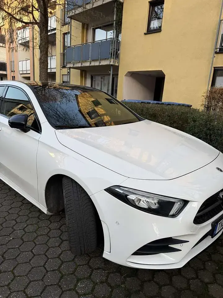 Gebraucht Mercedes A200 AMG line 163 PS (119 kW) 2022 Limousine