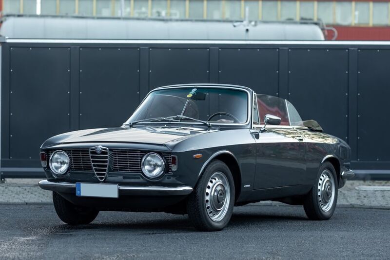 Grau Gebraucht 1966 Alfa Romeo Giulia Cabrio | 82.900 € - Bild 1/4