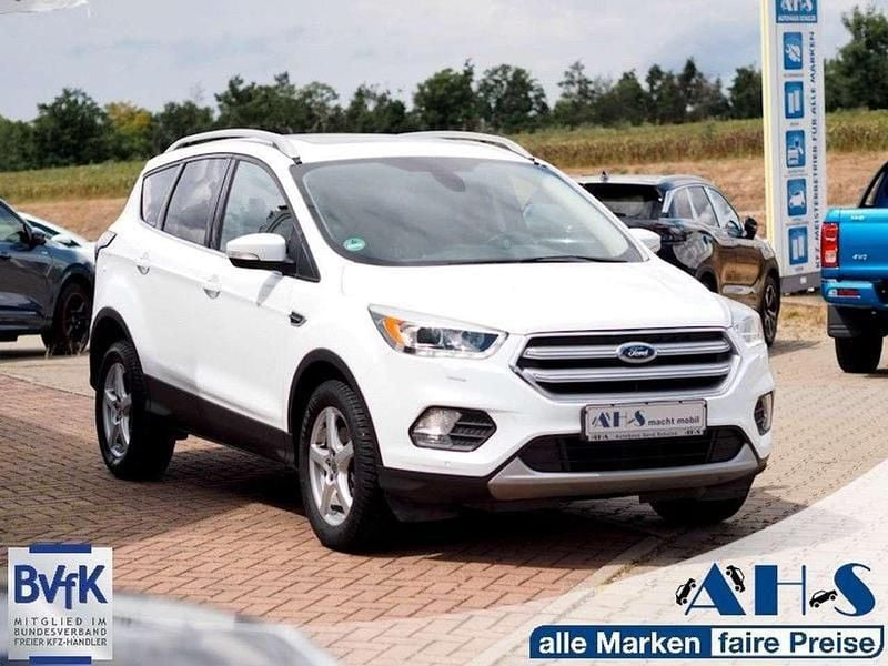 Weiß Gebraucht 2017 Ford Kuga Titanium SUV | 15.480 € (Fairer Preis) - Bild 1/4