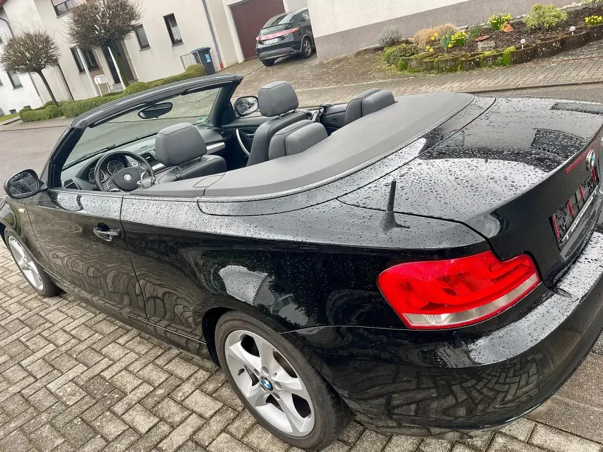 Gebraucht BMW 118 Cabriolet Exclusive 143 PS (105 kW) 2012 Schwarz Cabrio