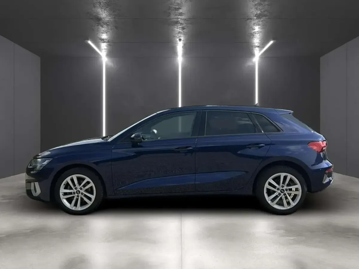 Gebraucht Audi A3 Advanced Plus 116 PS (85 kW) 2022 Navarrablau metallic Limousine