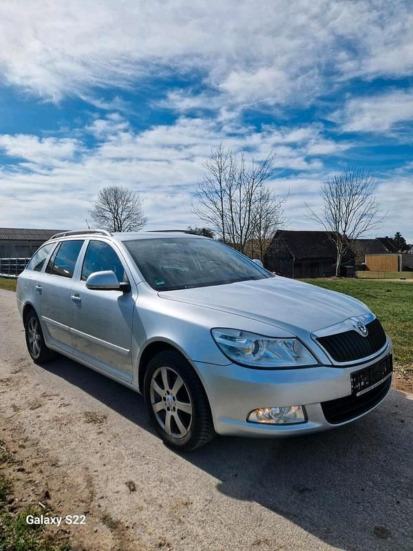 Gebraucht Skoda Octavia 105 PS (77 kW) 2012 Silber Kleinwagen