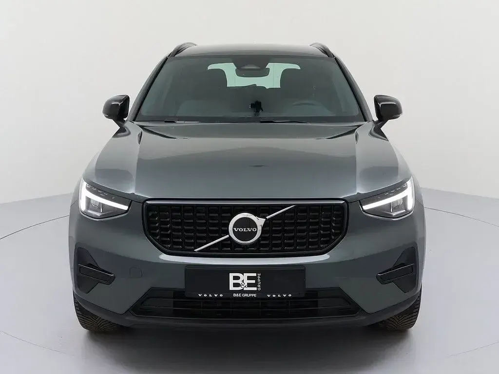 Gebraucht Volvo XC40 Plus 163 PS (119 kW) 2025 Forest lake / metallic SUV