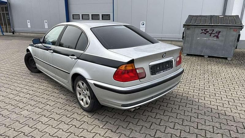 Gebraucht BMW 320 150 PS (110 kW) 2000 Silber Limousine