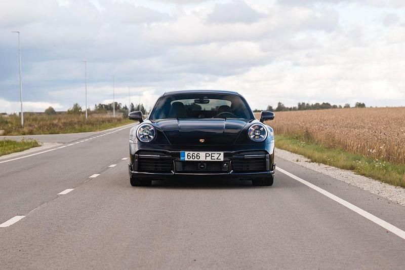 Schwarz Gebraucht 2022 Porsche 992 Coupé | 223.000 € (Fairer Preis) - Bild 1/4