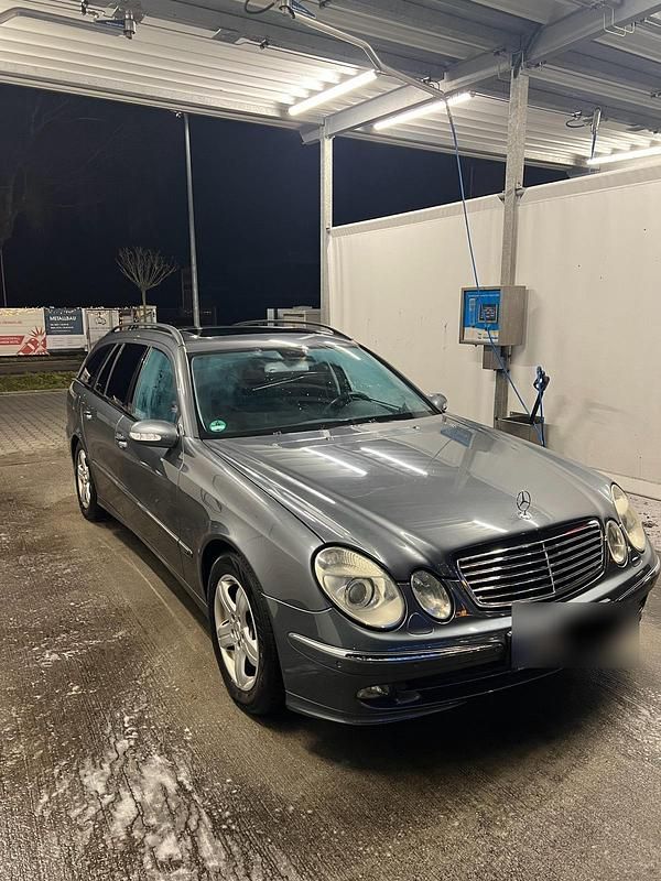 Gebraucht Mercedes E280 200 PS (147 kW) 2005 Grau Kombi