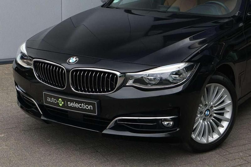 Gebraucht BMW 330 Executive 252 PS (185 kW) 2019 Saphirschwarz metallic Kleinwagen