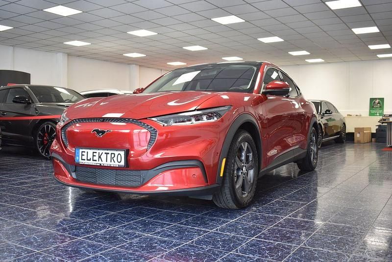 Lucidrot Gebraucht 2021 Ford Mustang Mach-E SUV | 25.870 € (Fairer Preis) - Bild 1/4