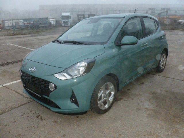 Mangrove green / mica metallic Gebraucht 2022 Hyundai i10 Trend Kleinwagen | 9.780 € - Bild 1/4