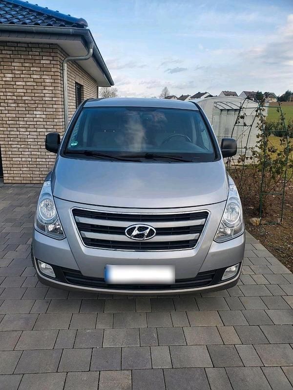 Gebraucht Hyundai H-1 170 PS (125 kW) 2016 Grau Van / Kleinbus
