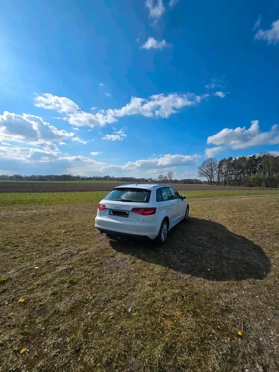 Gebraucht Audi A3 105 PS (77 kW) 2013 Weiß Limousine