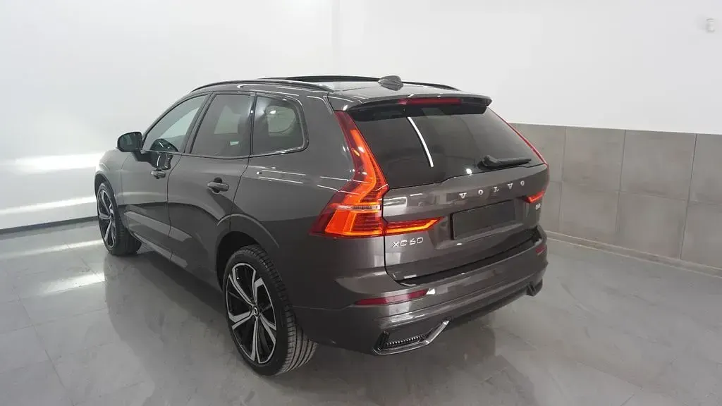 Gebraucht Volvo XC60 Plus 197 PS (144 kW) 2024 Grau SUV