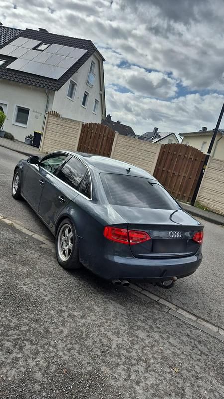Gebraucht Audi A4 160 PS (117 kW) 2009 Grau Limousine