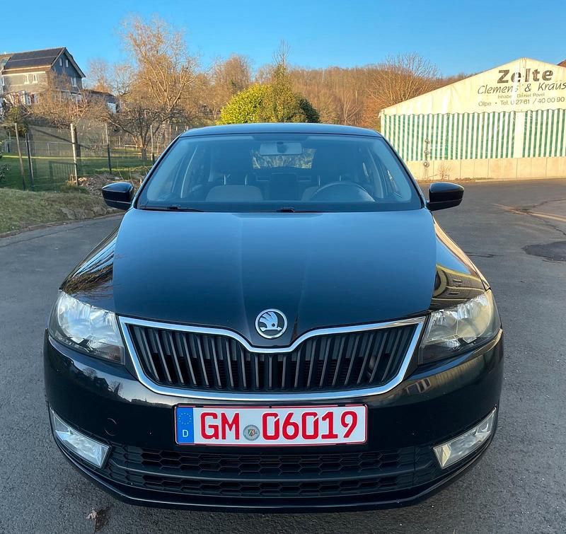 Gebraucht Skoda Rapid Elegance 105 PS (77 kW) 2012 Schwarz Kleinwagen