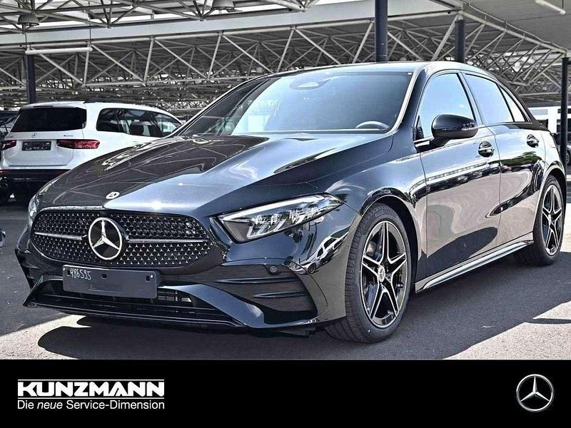 Kosmosschwarz metallic Gebraucht 2025 Mercedes A200 AMG Limousine | 35.150 € (Fairer Preis) - Bild 1/4