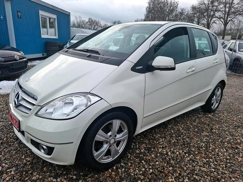 Gebraucht Mercedes A160 95 PS (69 kW) 2011 Weiß Limousine