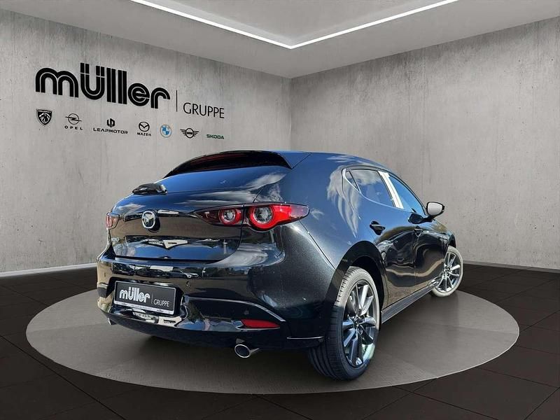 Neu Mazda 3 Exclusive 140 PS (102 kW) 2026 Jet black Limousine