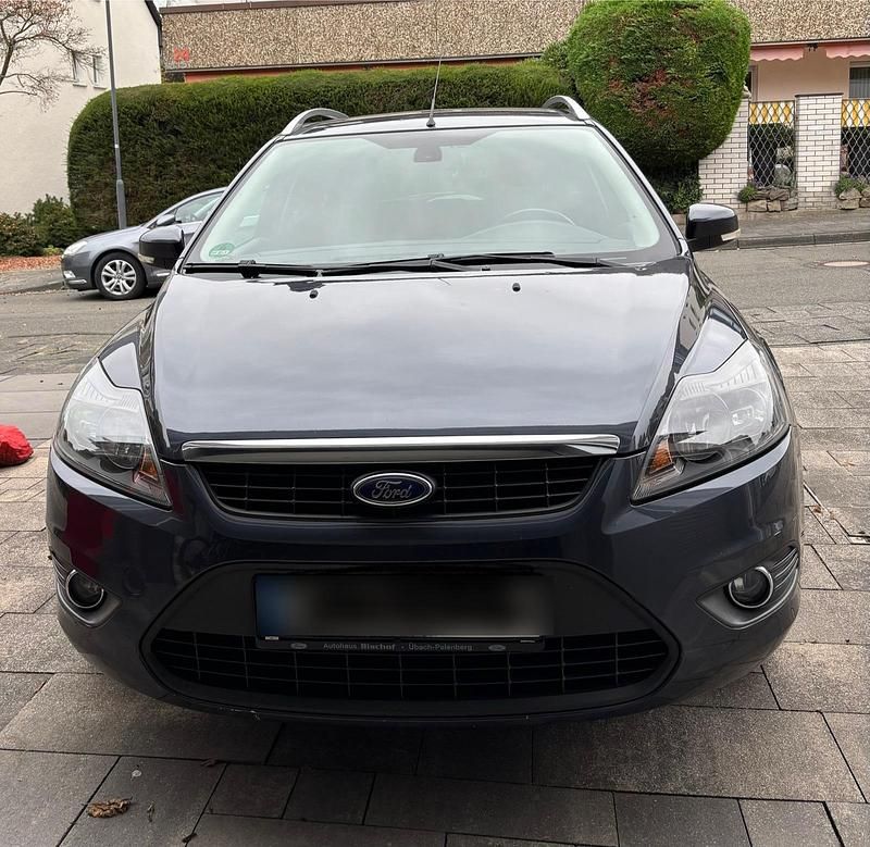Grau Gebraucht 2009 Ford Focus Kombi | 2.999 € - Bild 1/4