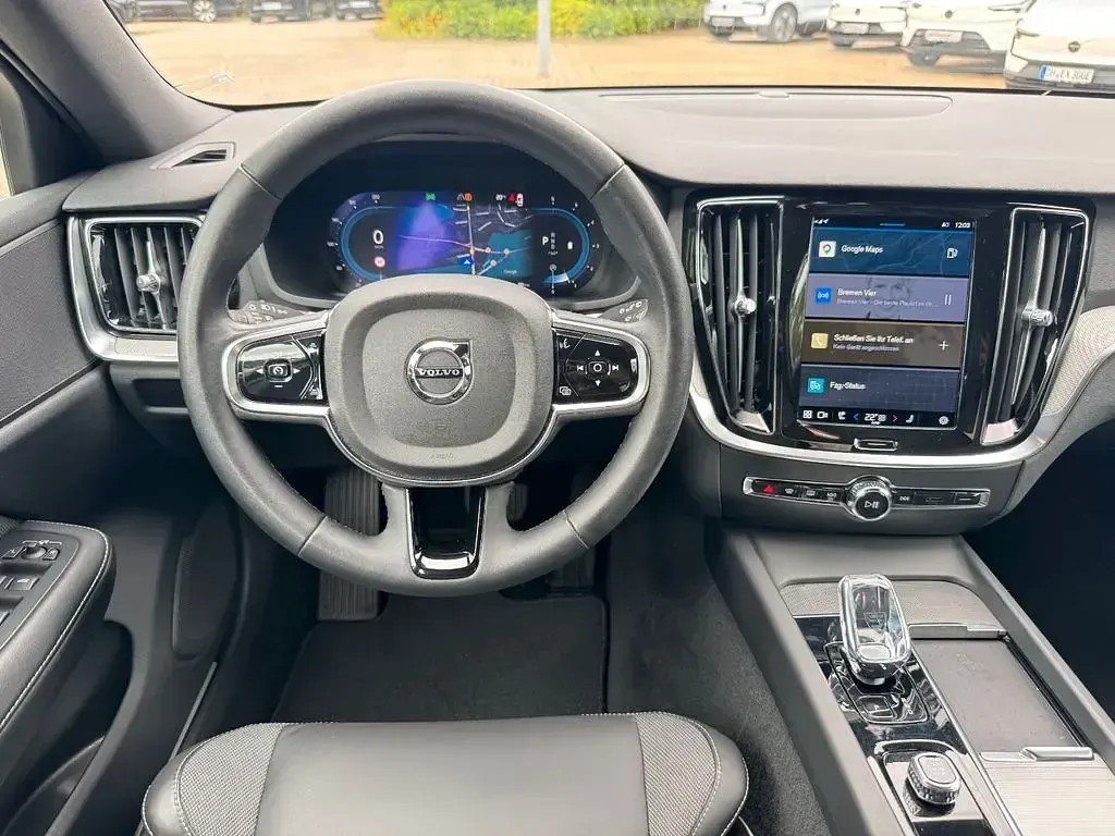 Gebraucht Volvo V60 Plus 197 PS (144 kW) 2023 Schwarz Kombi