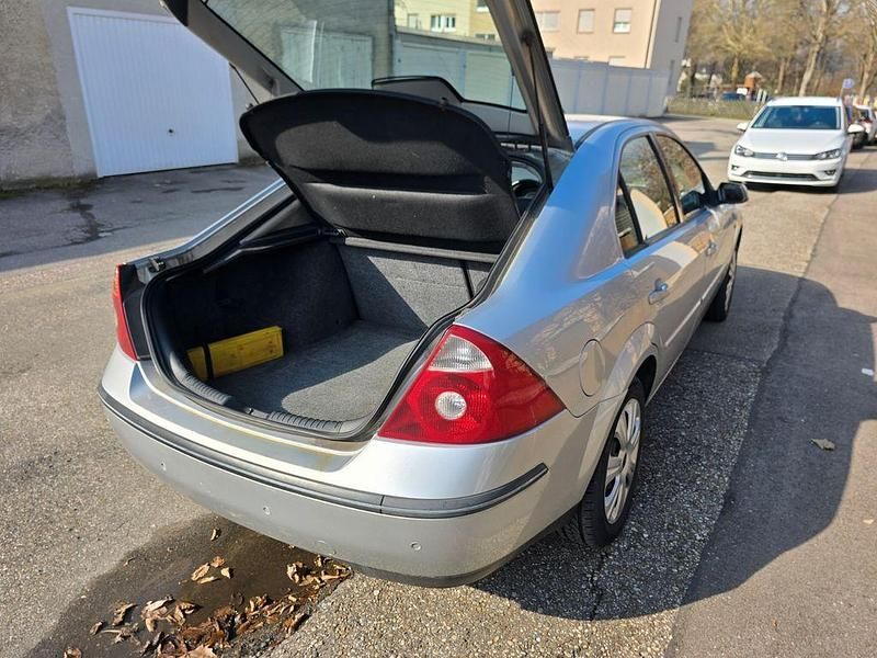 Gebraucht Ford Mondeo Trend 145 PS (106 kW) 2001 Grau Limousine