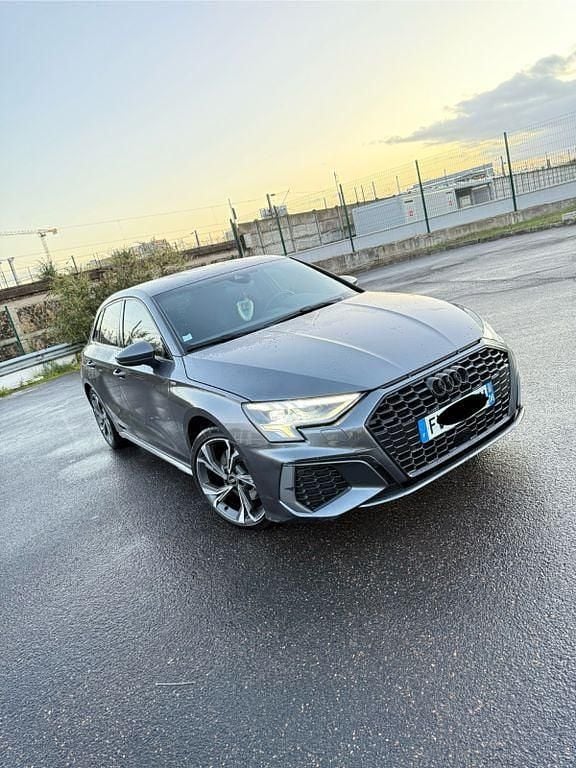 Grau Gebraucht 2021 Audi A3 Sportback S-Line Limousine | 18.600 € (Guter Preis) - Bild 1/4